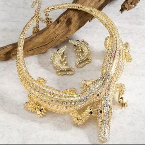 Double Alligator Chunky Crystal Necklac luxurious